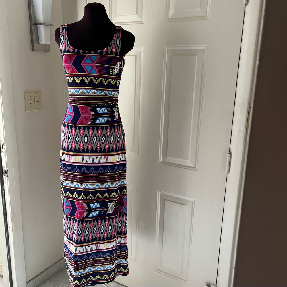 J for Justify sleeveless multi pattern lined maxi dress crew boat neck